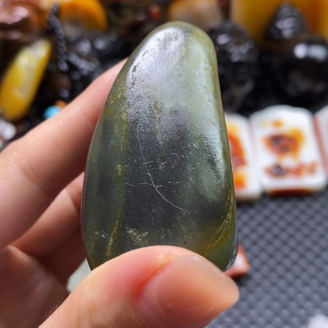 和田玉未镶嵌把件