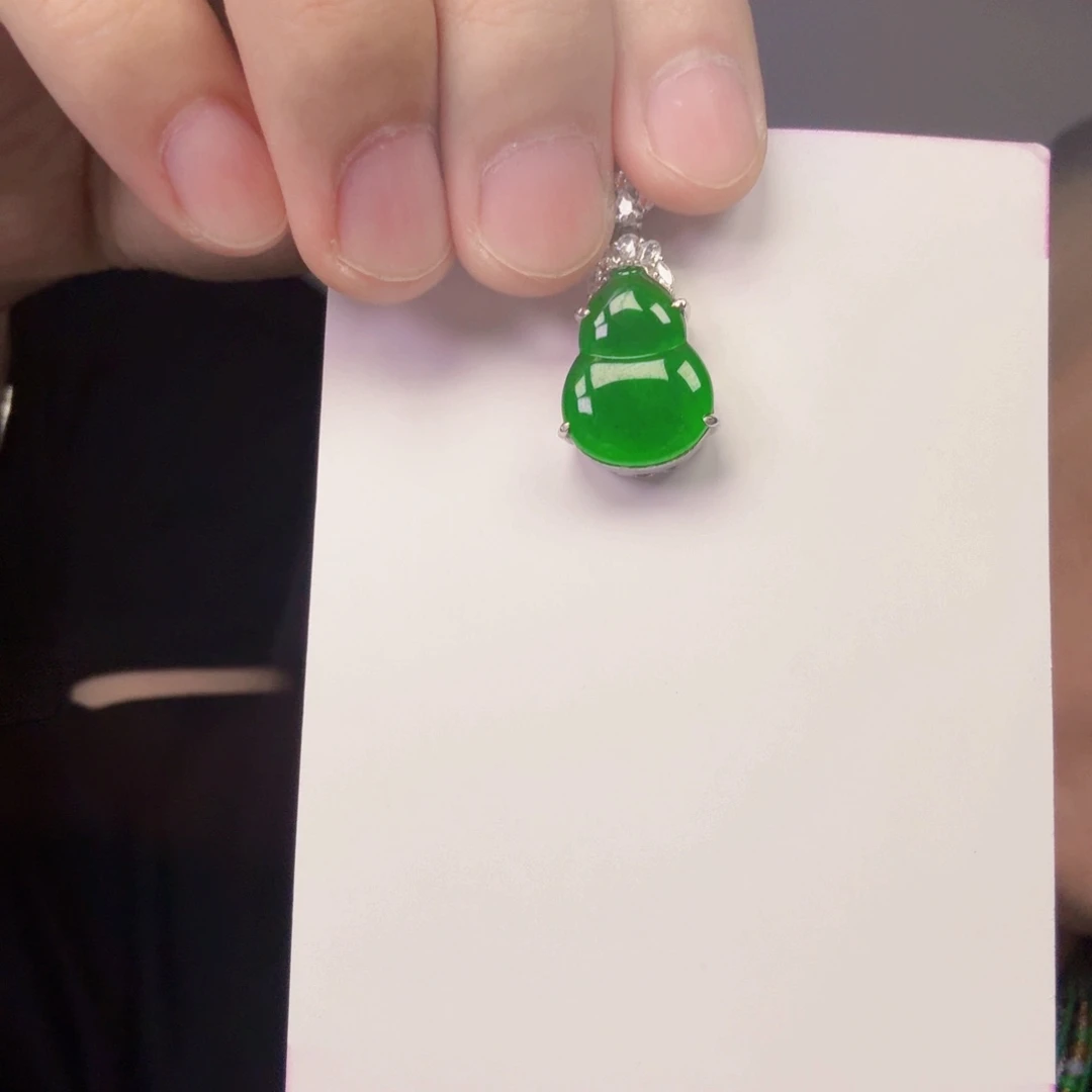 颈饰未镶嵌翡翠一件