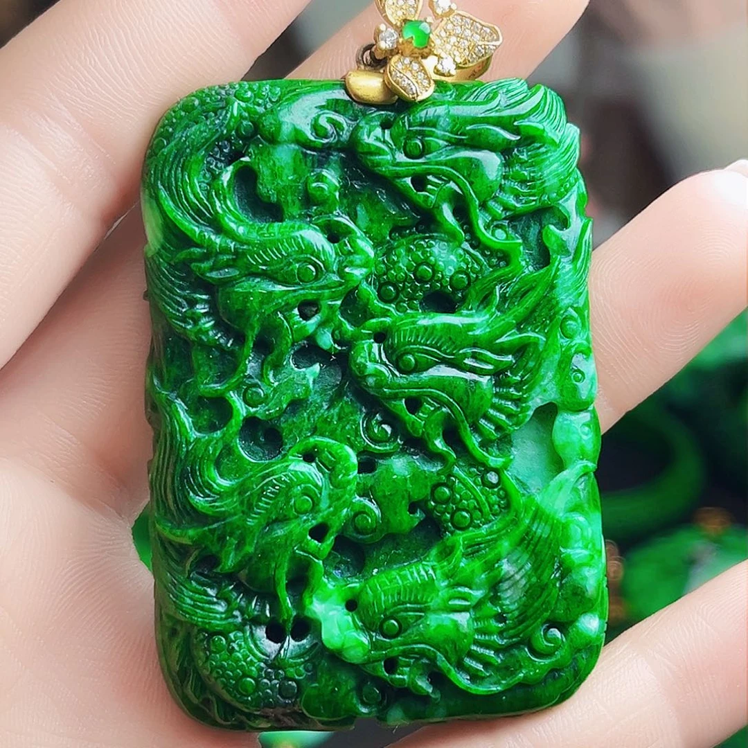 颈饰18K金镶嵌翡翠多样性