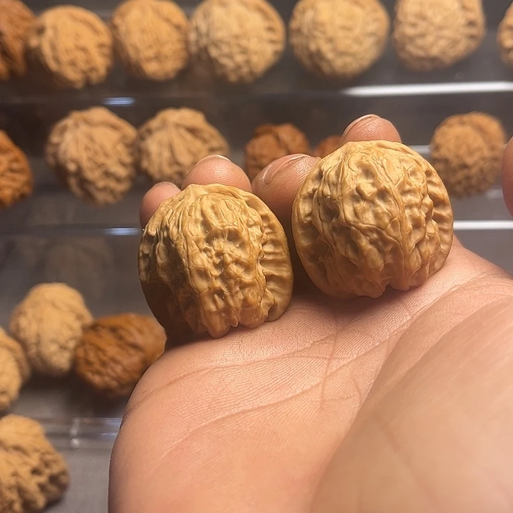 文玩核桃吊坠35野狼…………