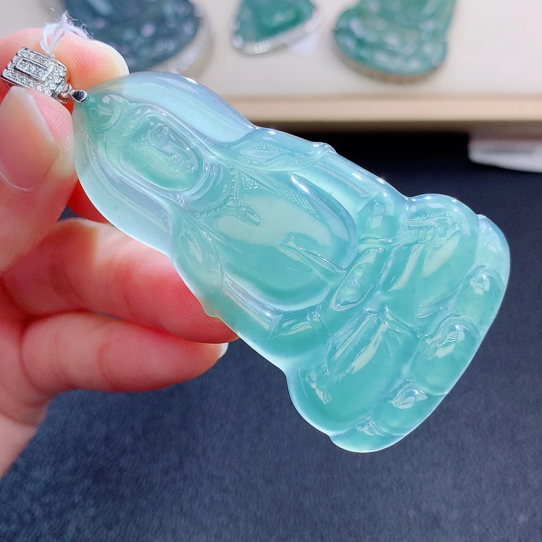 翡翠颈饰未镶嵌翡翠