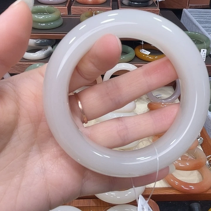 石英质玉（佘太翠）手镯未镶嵌想***胖