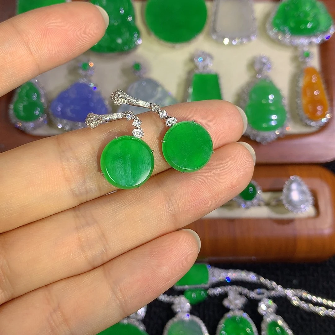 翡翠18K金镶嵌耳饰圆牌耳包