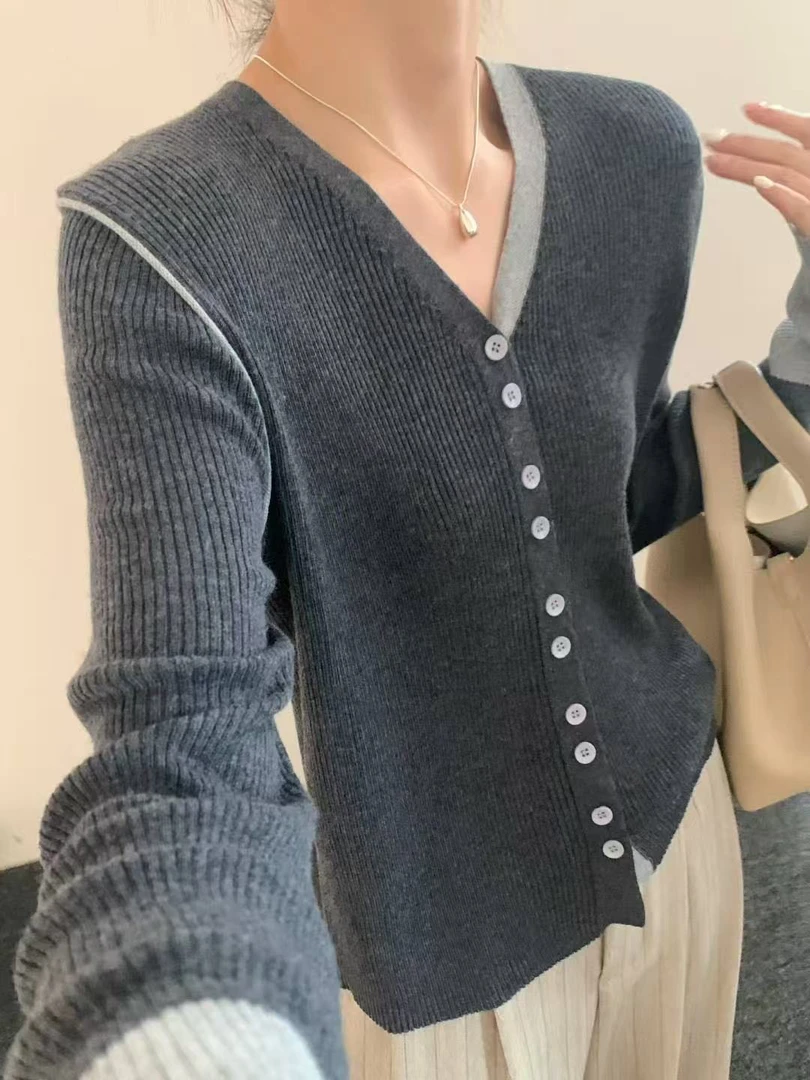Misszhuo｜卓晓儿 ｖ领扣子拼色开衫长袖毛衣外套上衣针织时尚春夏