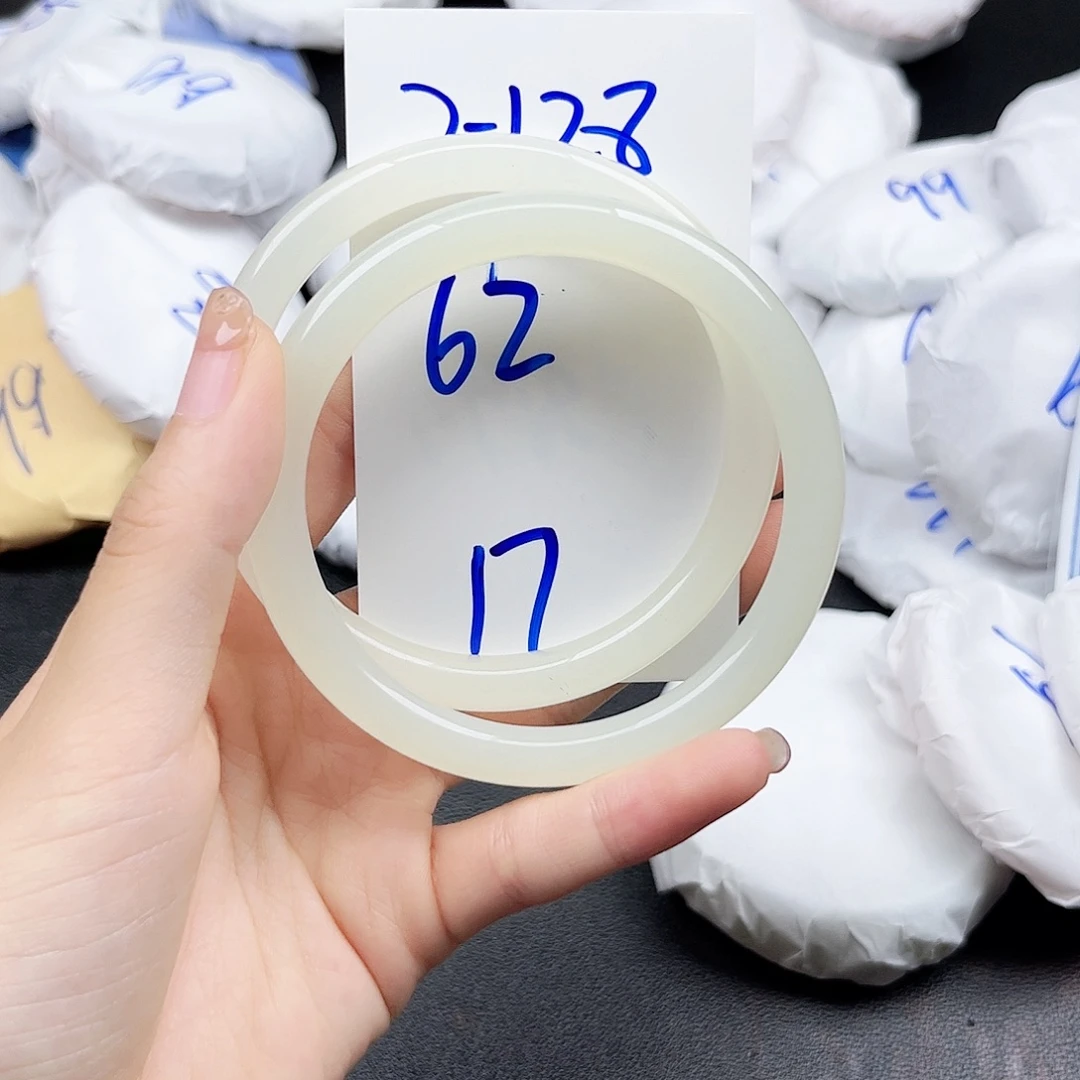 未镶嵌手镯石英质玉2.128
