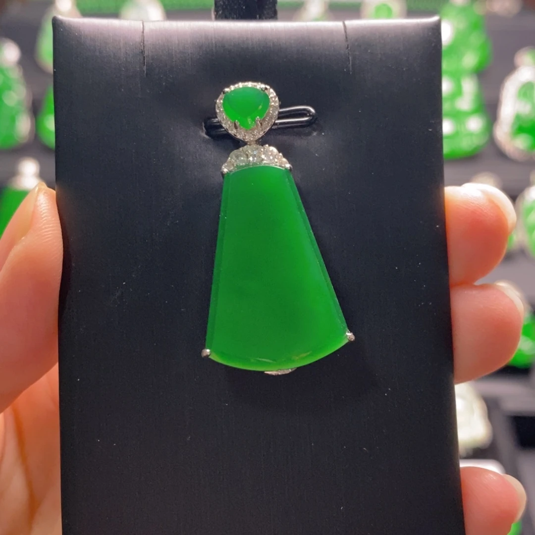 翡翠未镶嵌吊坠(赠链)天然