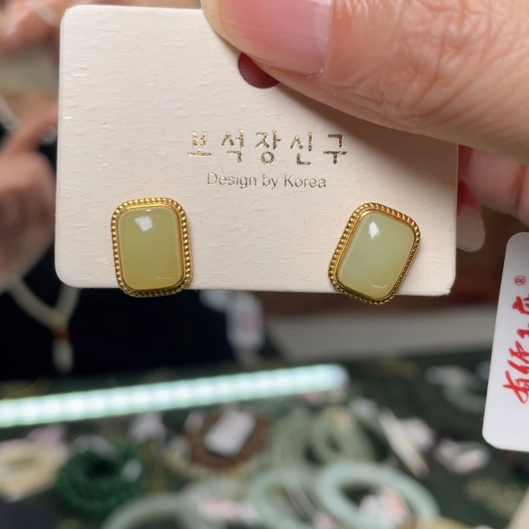 和田玉18K金镶嵌耳饰