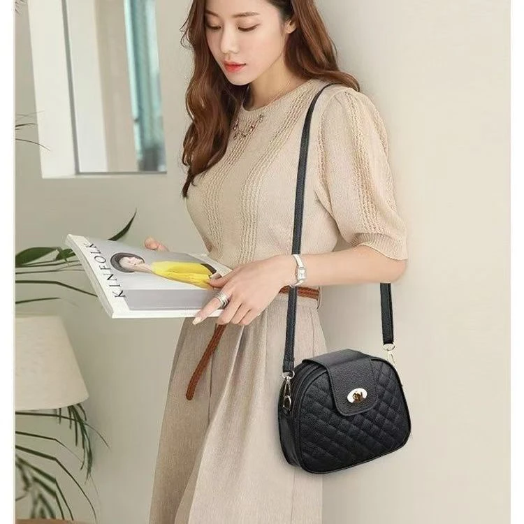 方形韩版通勤风斜挎包女款随身包零钱包简约菱格