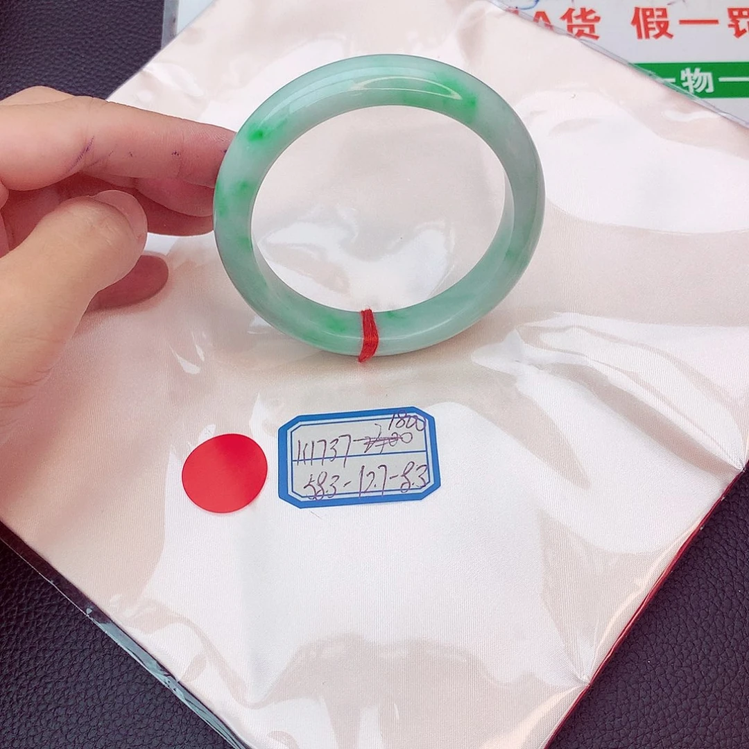 翡翠手镯未镶嵌我