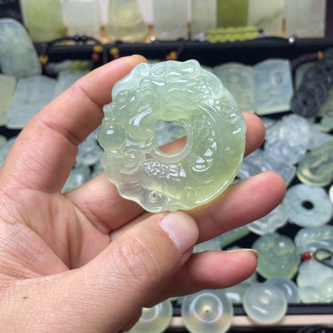 未镶嵌蛇纹石玉颈饰