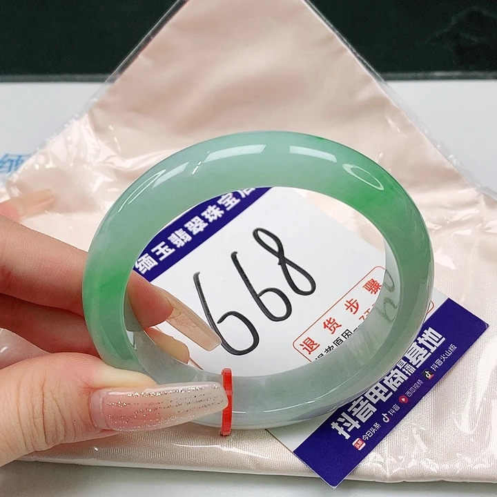 未镶嵌手镯翡翠琳**雨翡翠手镯