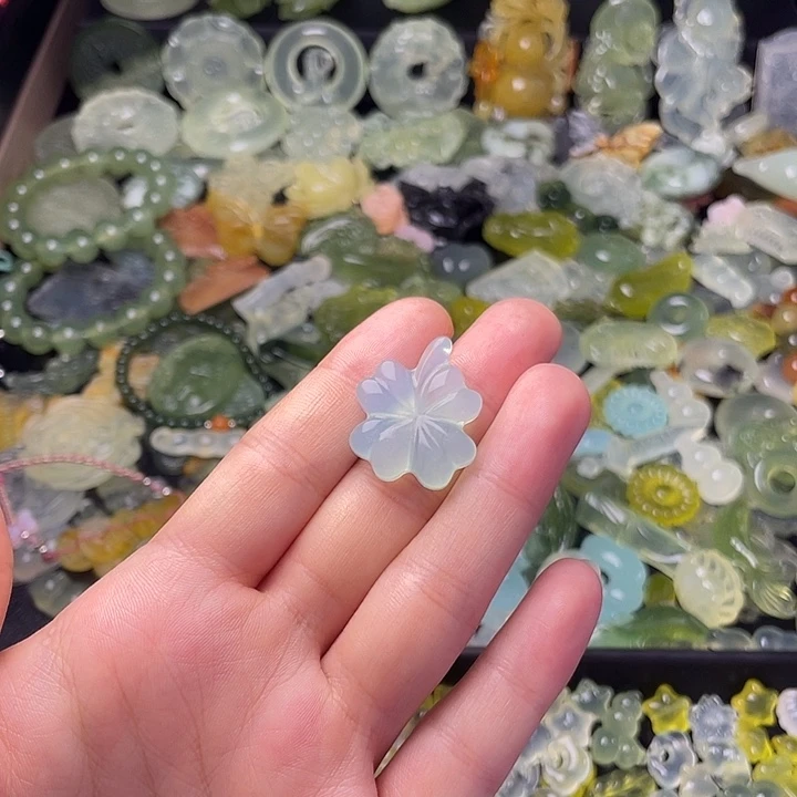 蛇纹石玉合金颈饰天青四叶草