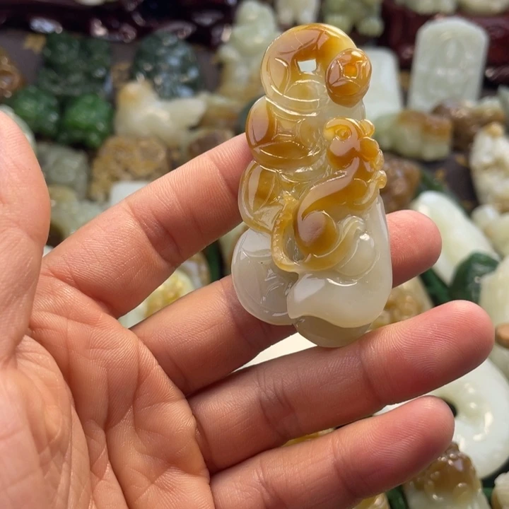 和田玉（糖玉）未镶嵌颈饰