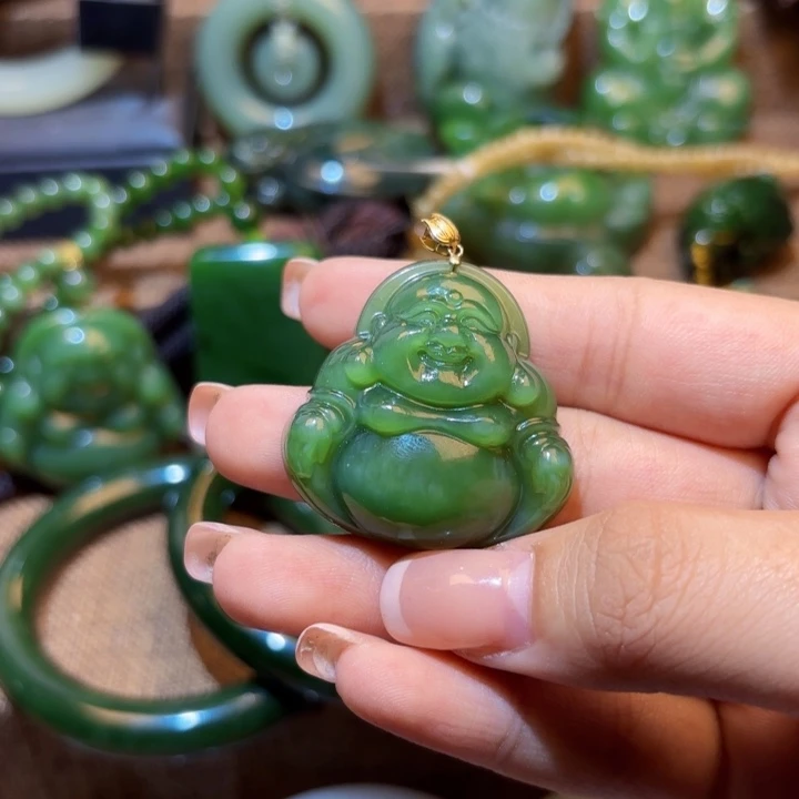 颈饰18K金镶嵌和田玉（碧玉）