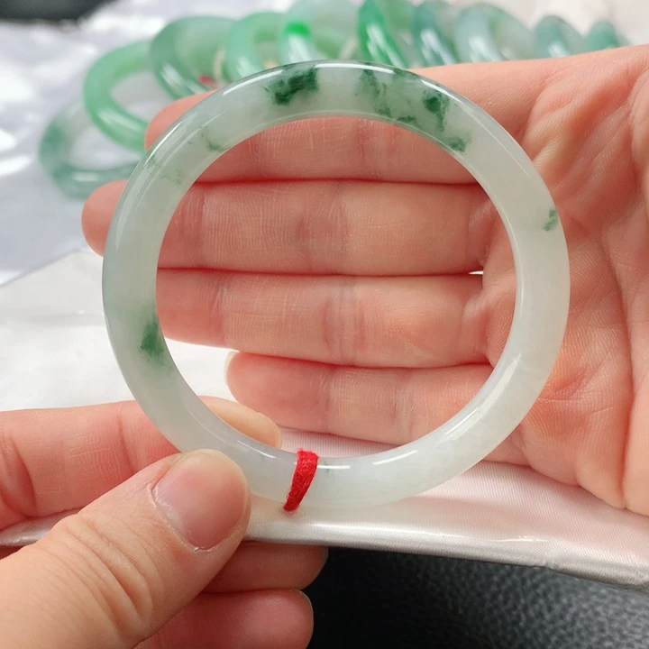 翡翠手镯未镶嵌缅甸A货翡翠手镯