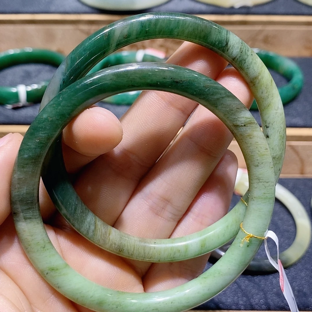 独山玉未镶嵌手镯