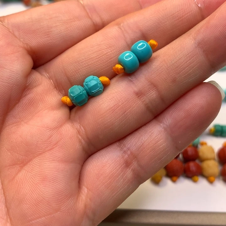 绿松石未镶嵌颈饰阿*