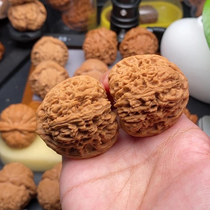 【闪购商品】文玩核桃把件三角疆全品40