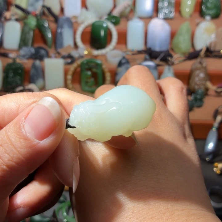 和田玉未镶嵌颈饰