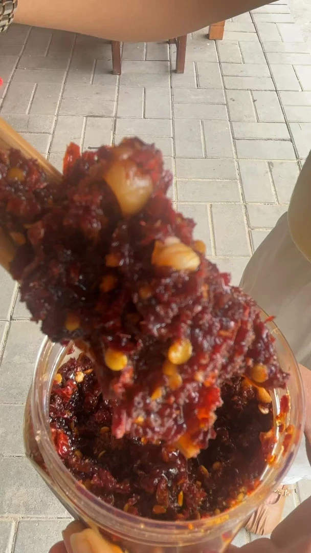 纯手工制作蒜蓉小鱼仔辣椒酱