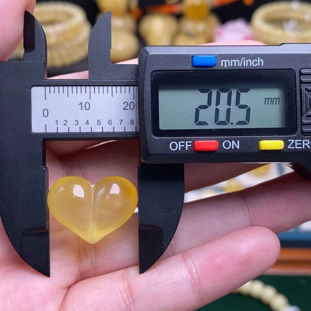 蜜蜡未镶嵌珠宝奇石