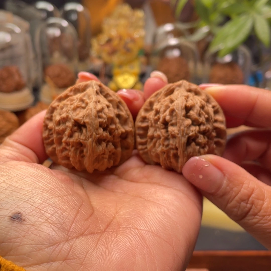 文玩核桃把件三角白40