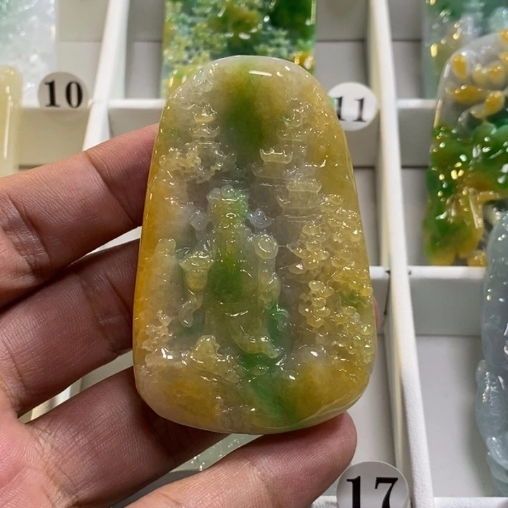 翡翠未镶嵌颈饰曹*人山水财神