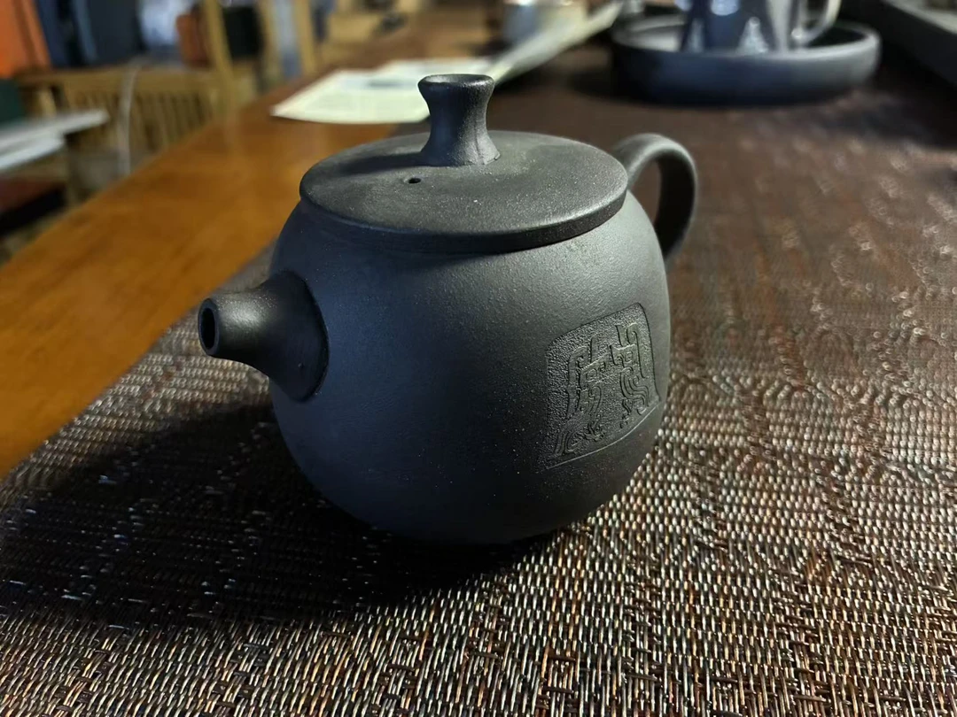 原矿黑陶还原烧制鎏银茶壶
