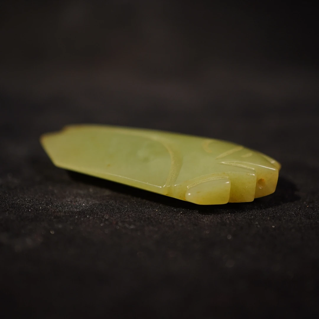 27C22  明  和田玉八刀蝉