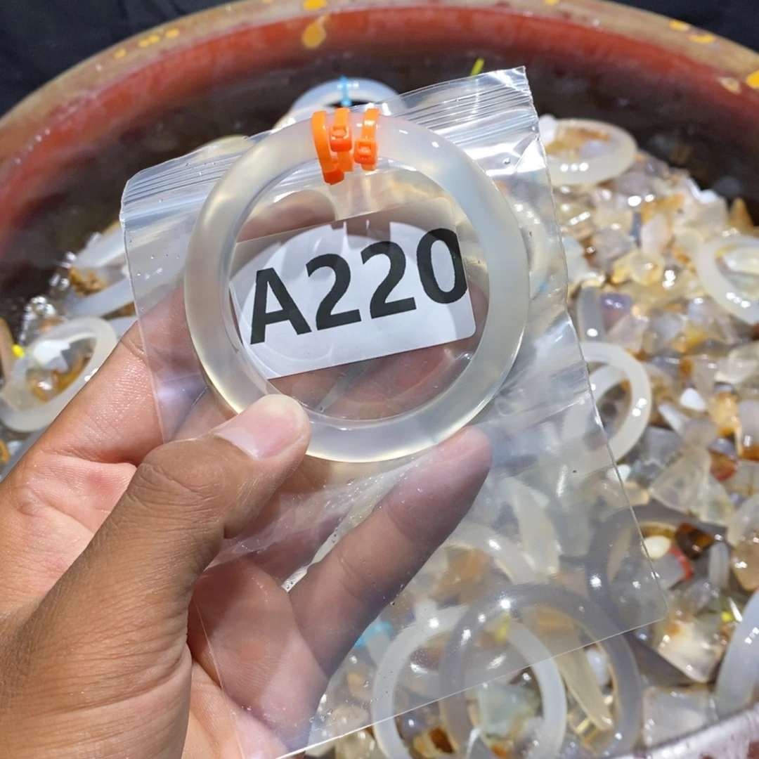 L***.手镯玛瑙/玉髓未镶嵌