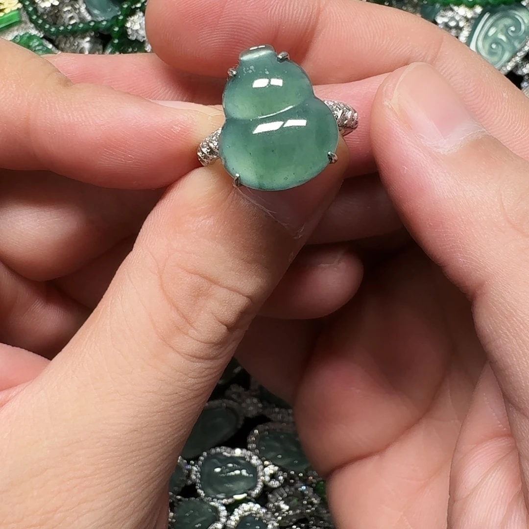 翡翠未镶嵌颈饰天然A货翡翠放漏
