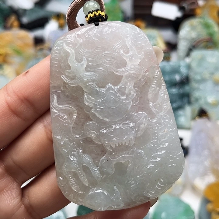 翡翠未镶嵌颈饰龙牌