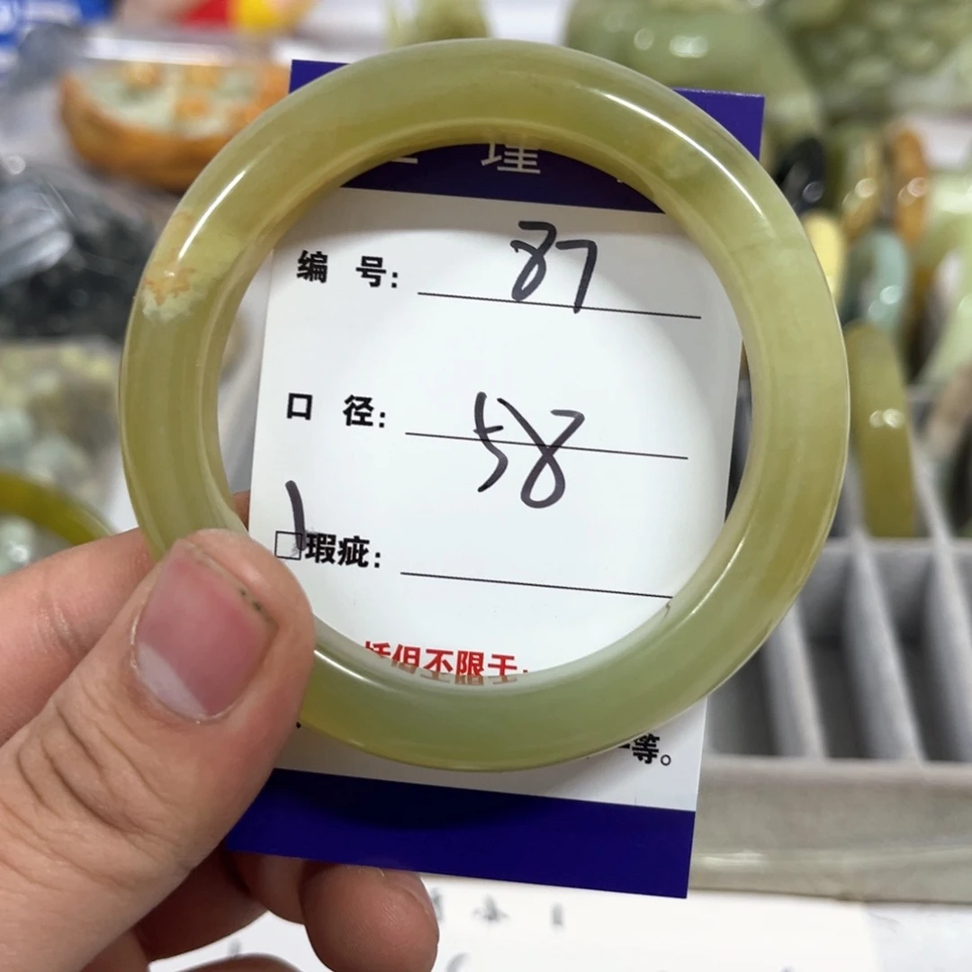 蛇纹石玉手镯未镶嵌