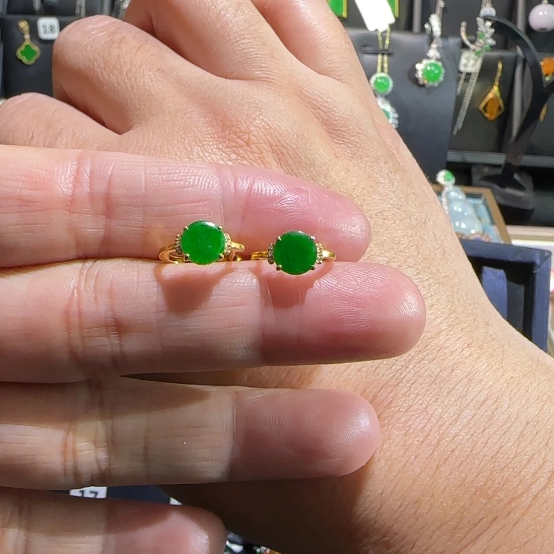 翡翠18K金镶嵌颈饰耳包