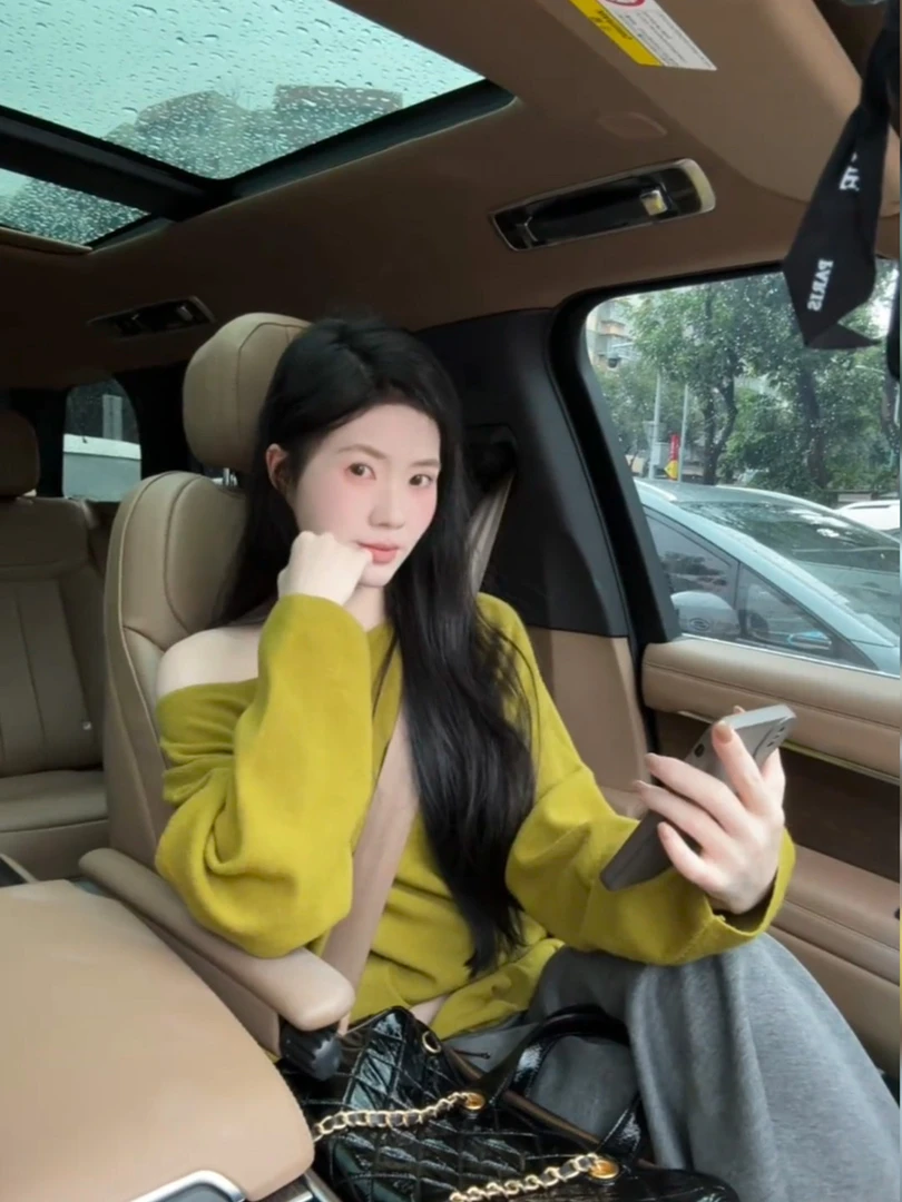 绿色宽松慵懒风打底针织衫上衣2025秋装新款早秋斜肩毛衣女装