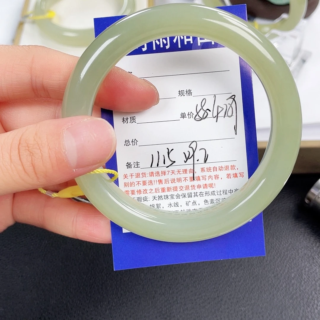 和田玉未镶嵌手镯