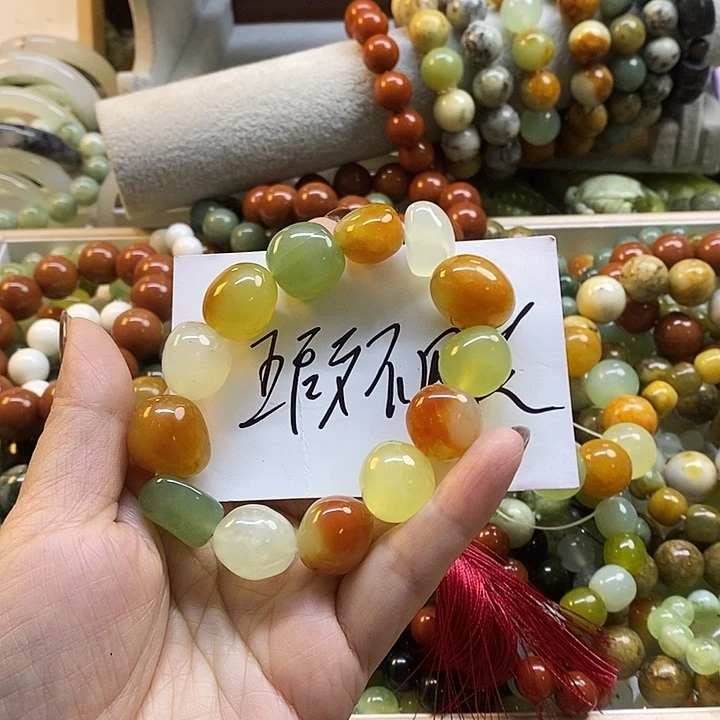 未镶嵌蛇纹石玉手镯匆****?