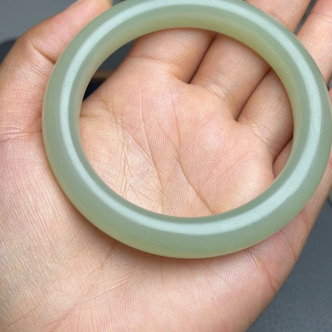 和田玉未镶嵌颈饰招***人