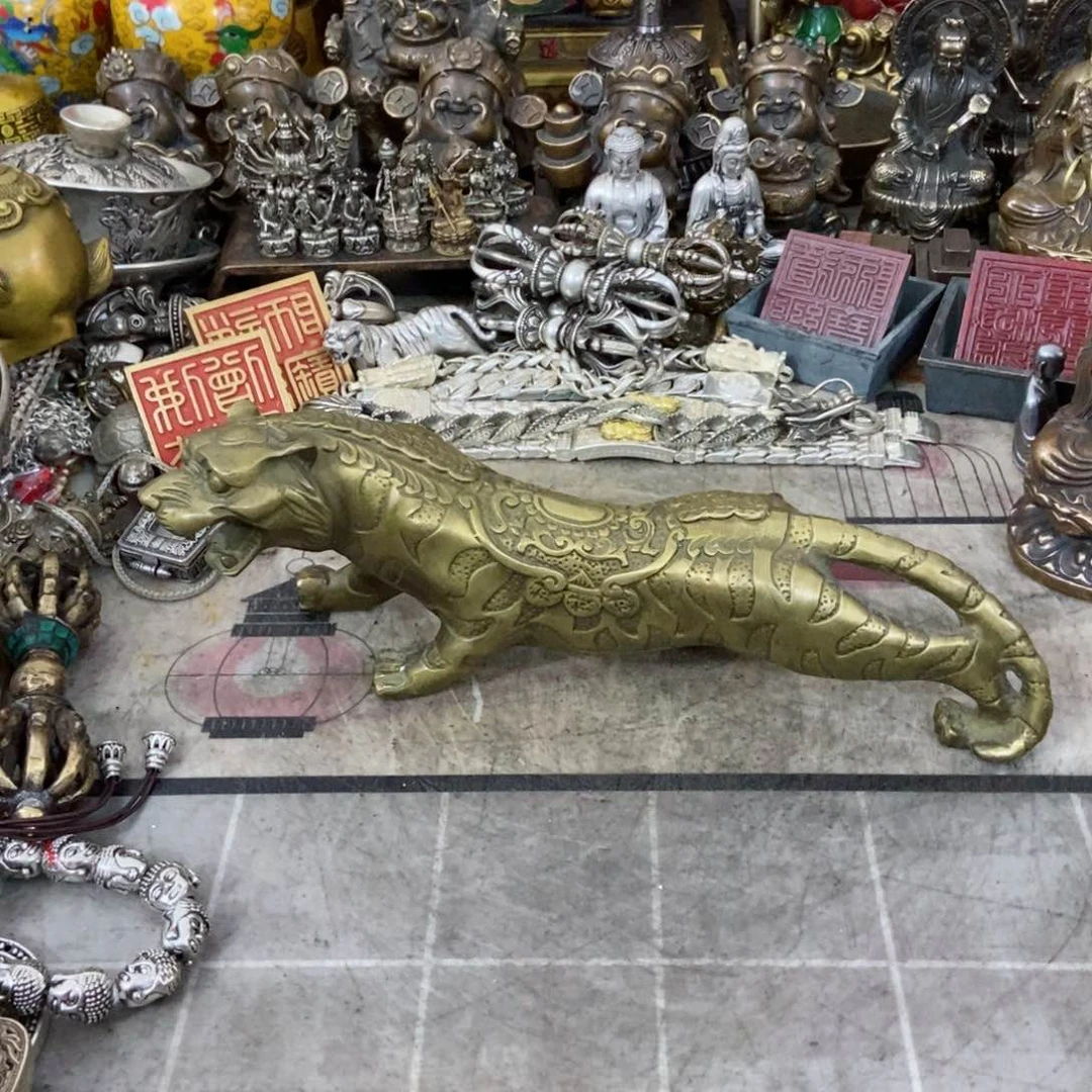 砥**行老杨黄铜摆件老杨黄铜。