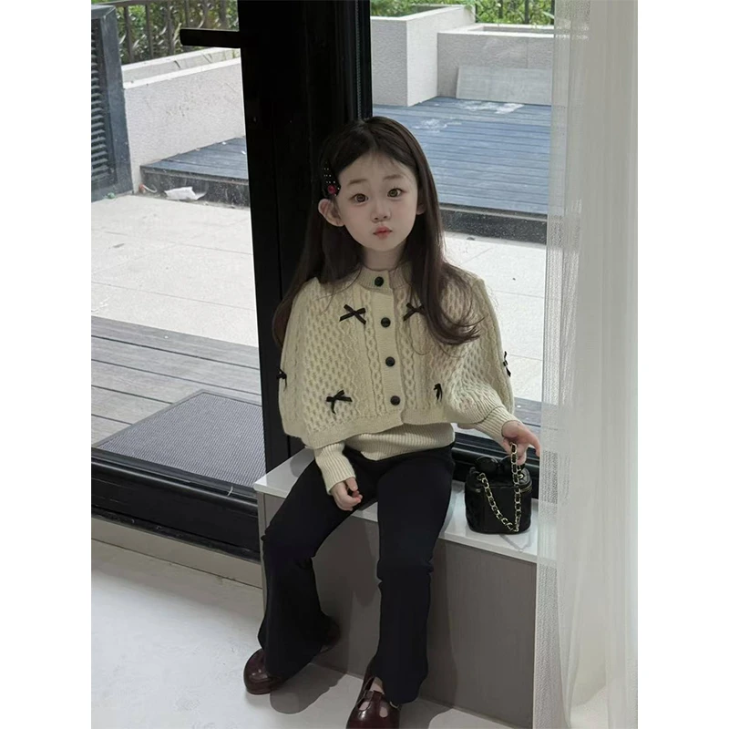 女宝宝洋气套装秋冬装新款韩系复古蝴蝶结毛衣斗篷休闲黑色喇叭裤