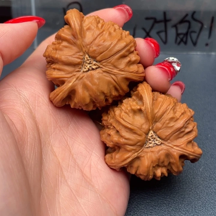 老***～文玩核桃吊坠白狮子