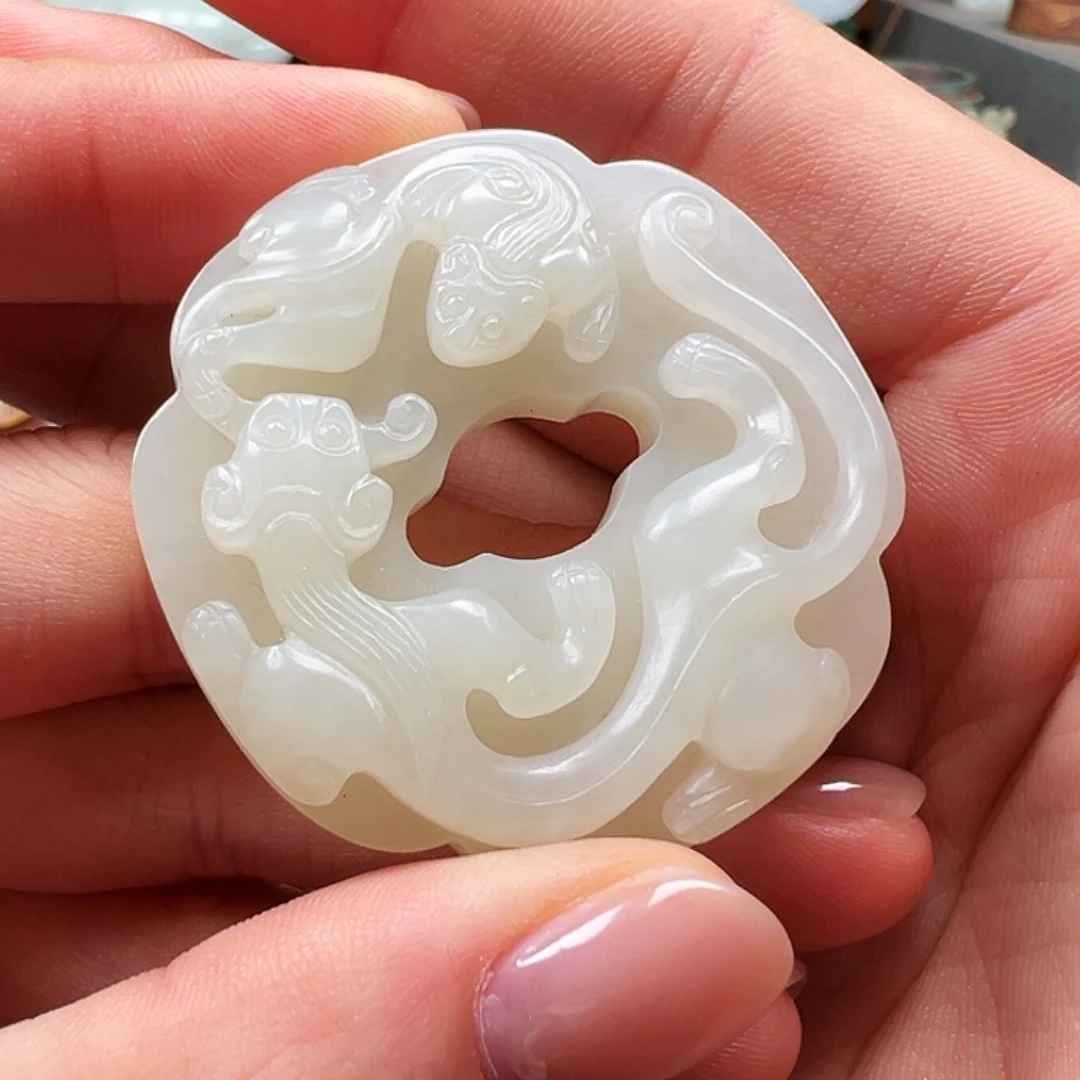 颈饰未镶嵌和田玉洋**呀