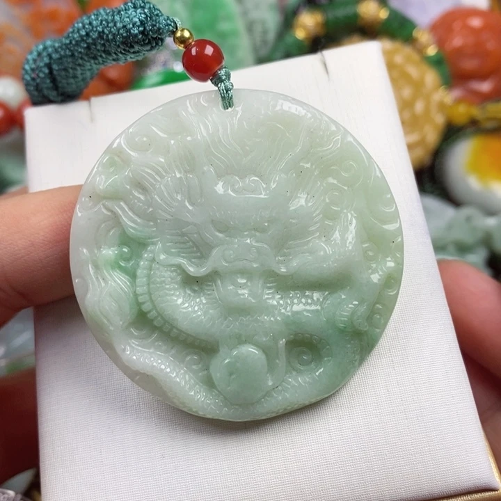 翡翠未镶嵌吊坠(赠链)