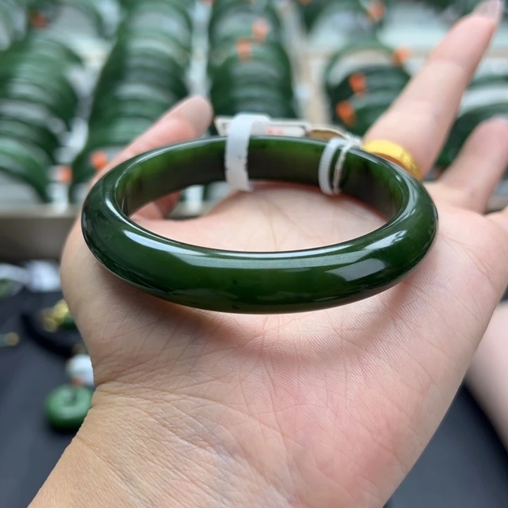 周***࿐和田玉（碧玉）未镶嵌手镯