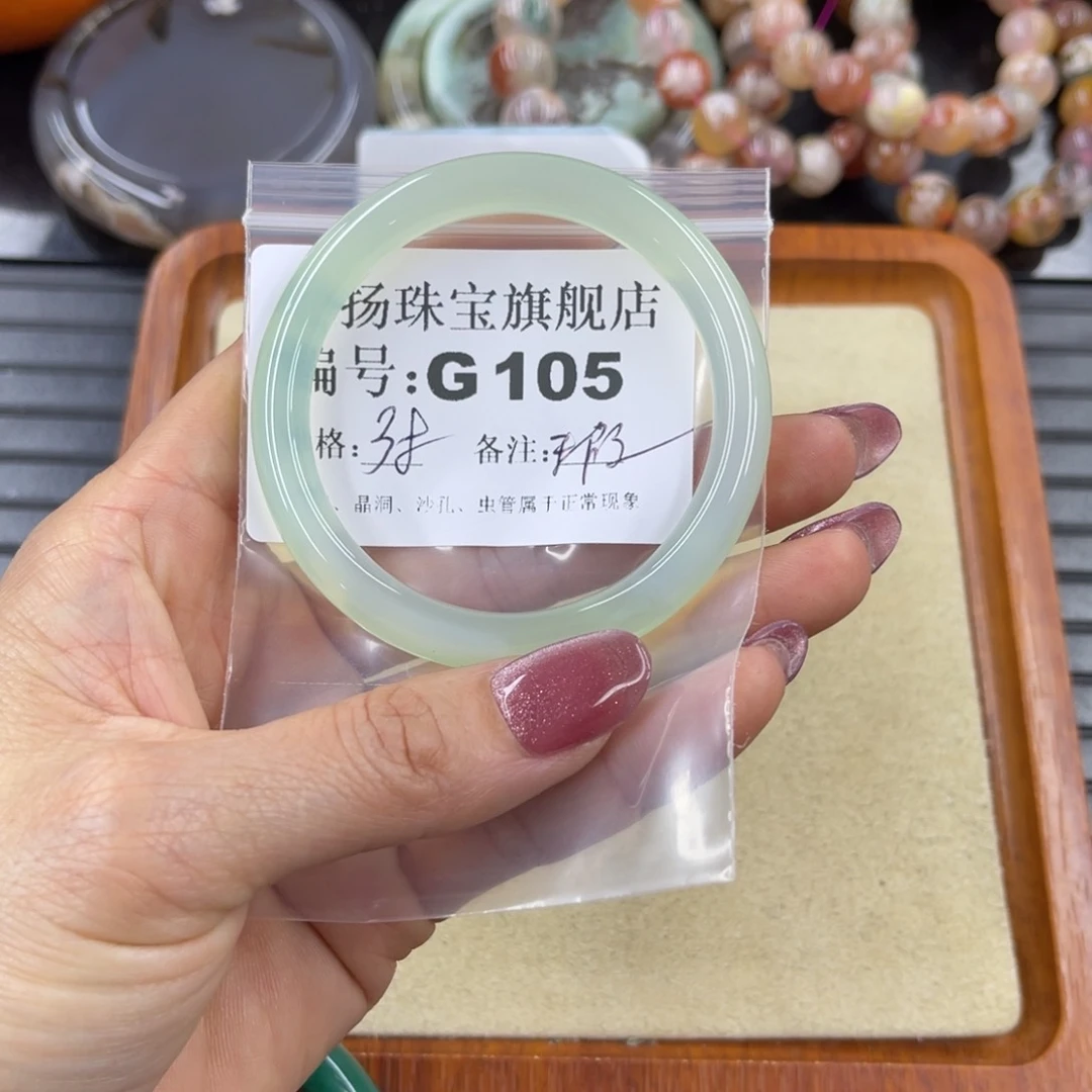 硅化珊瑚（珊瑚玉）默认微瑕。无孔未镶嵌肖*