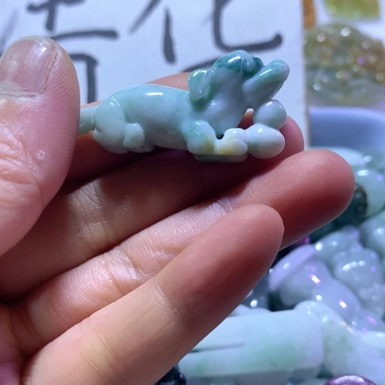 翡翠未镶嵌颈饰吊坠