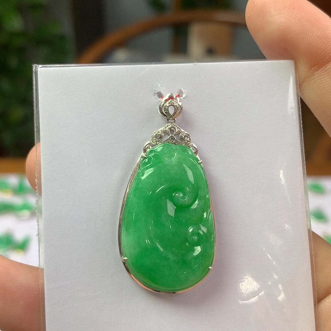 翡翠18K金镶嵌颈饰翡翠首饰