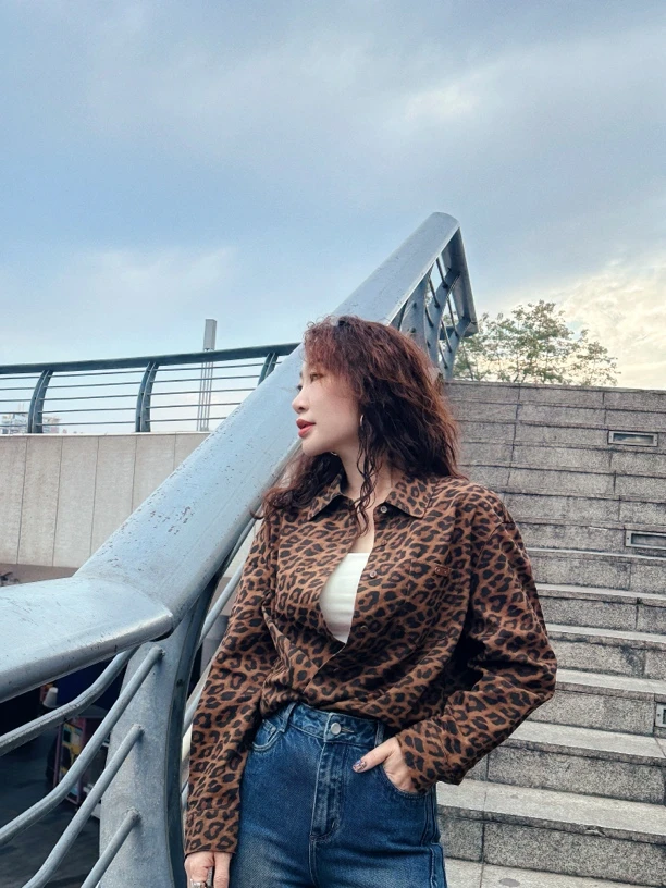 俪妍新款豹纹衬衣