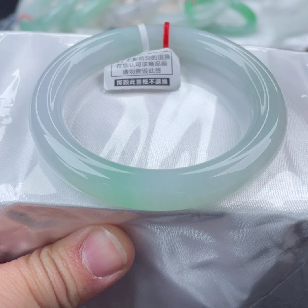 翡翠手镯未镶嵌56圈口