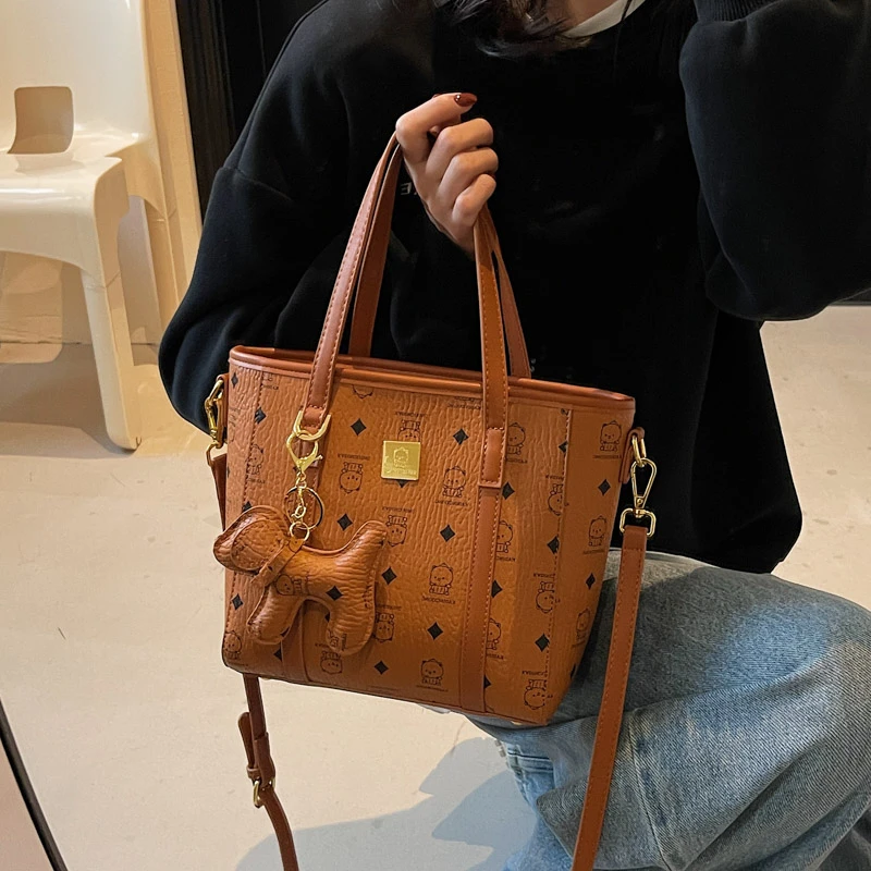 2024新款水桶包女士手提斜挎包洋气休闲秋冬爆款通勤百搭单肩包女